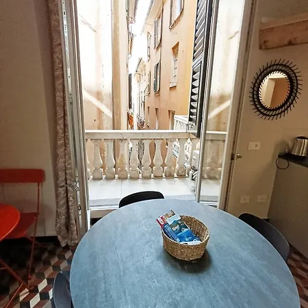 Renovated With Balcony In San Lorenzo - With Elevator ジェノヴァ