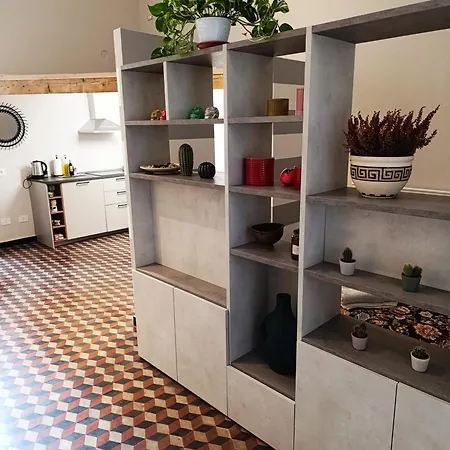 Renovated With Balcony In San Lorenzo - With Elevator Appartamento *