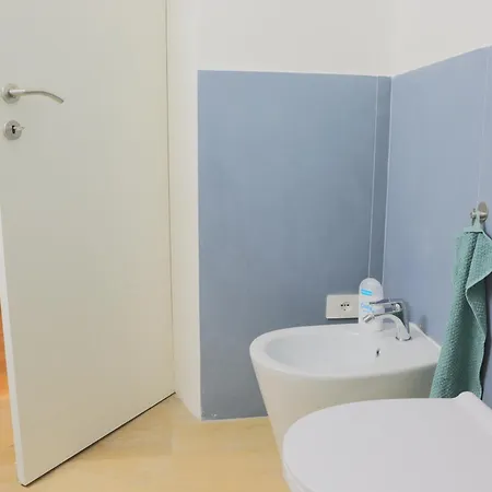 Renovated With Balcony In San Lorenzo - With Elevator *