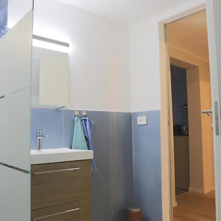 Renovated With Balcony In San Lorenzo - With Elevator Apartment *