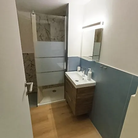 Apartment Renovated With Balcony In San Lorenzo - With Elevator