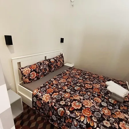 Renovated With Balcony In San Lorenzo - With Elevator