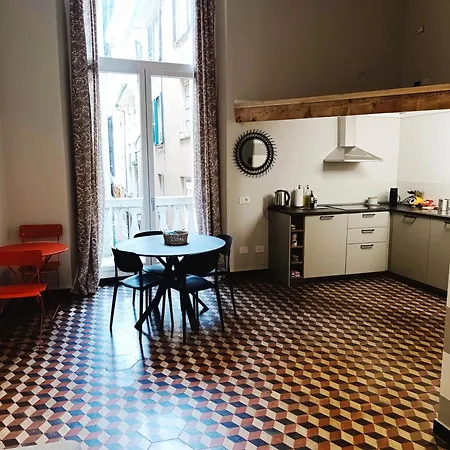 Renovated With Balcony In San Lorenzo - With Elevator Apartment Genoa