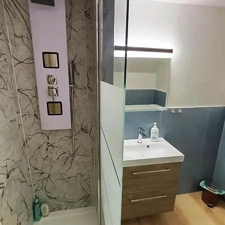 Renovated With Balcony In San Lorenzo - With Elevator Apartment Genoa