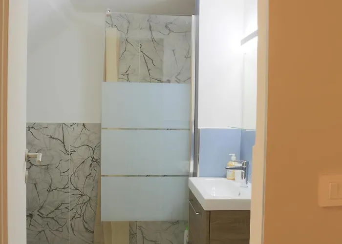 Renovated With Balcony In San Lorenzo - With Elevator شقة جنوة