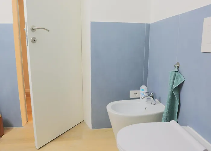 Renovated With Balcony In San Lorenzo - With Elevator *