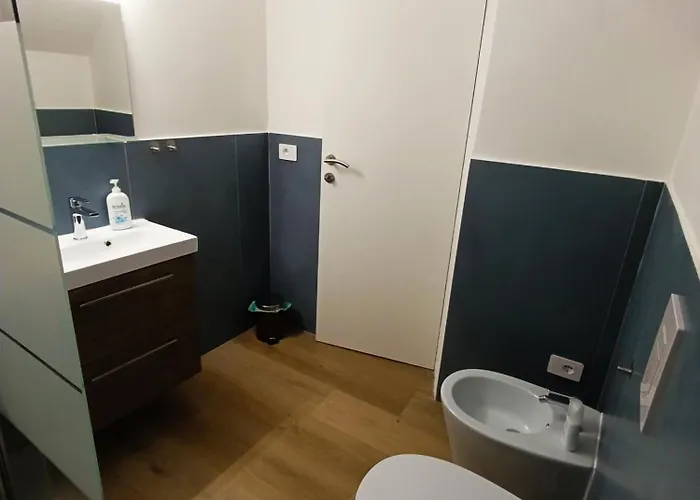 شقة Renovated With Balcony In San Lorenzo - With Elevator *