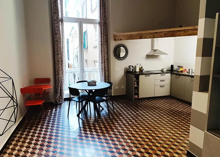 Renovated With Balcony In San Lorenzo - With Elevator شقة جنوة