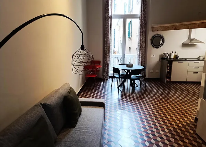 Renovated With Balcony In San Lorenzo - With Elevator