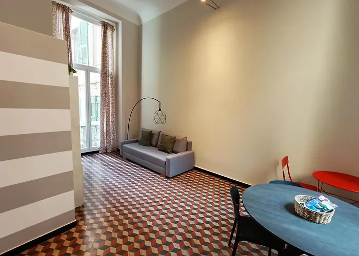 Renovated With Balcony In San Lorenzo - With Elevator